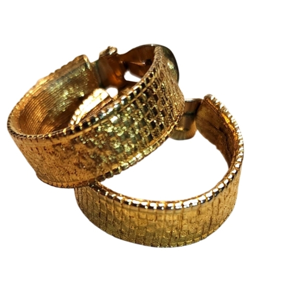 VINTAGE 1970s PAT. PEND. Gold Plated Textured Hoop Earrings Bold Retro Glam - Picture 1 of 11